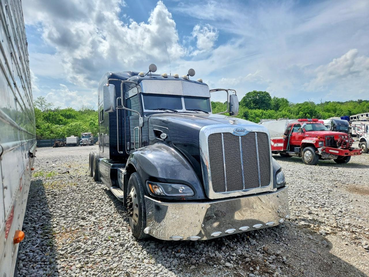 Salvage Peterbilt 386 Image