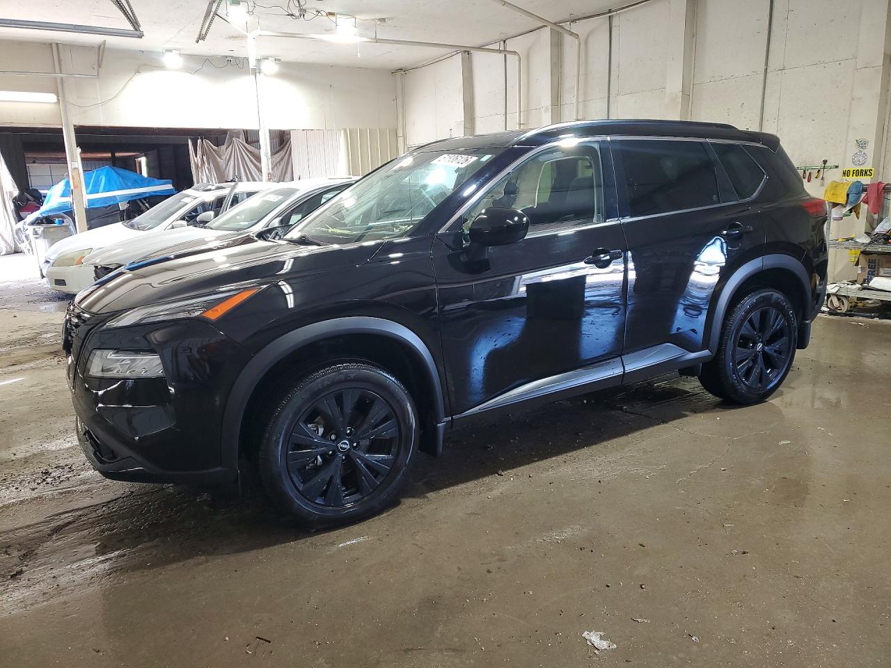Salvage Nissan Rogue Image