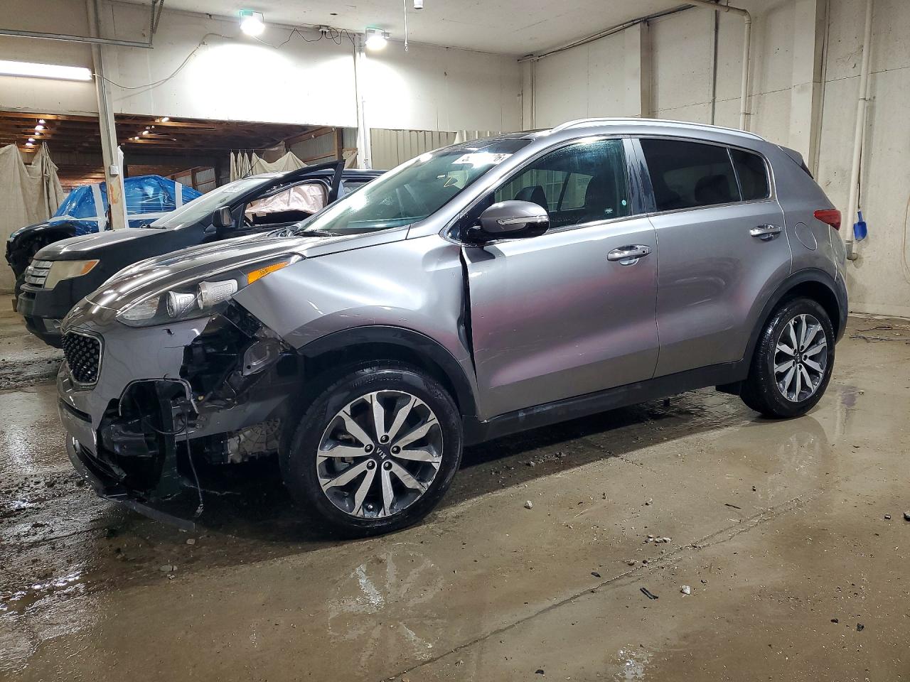 Salvage Kia Sportage Image