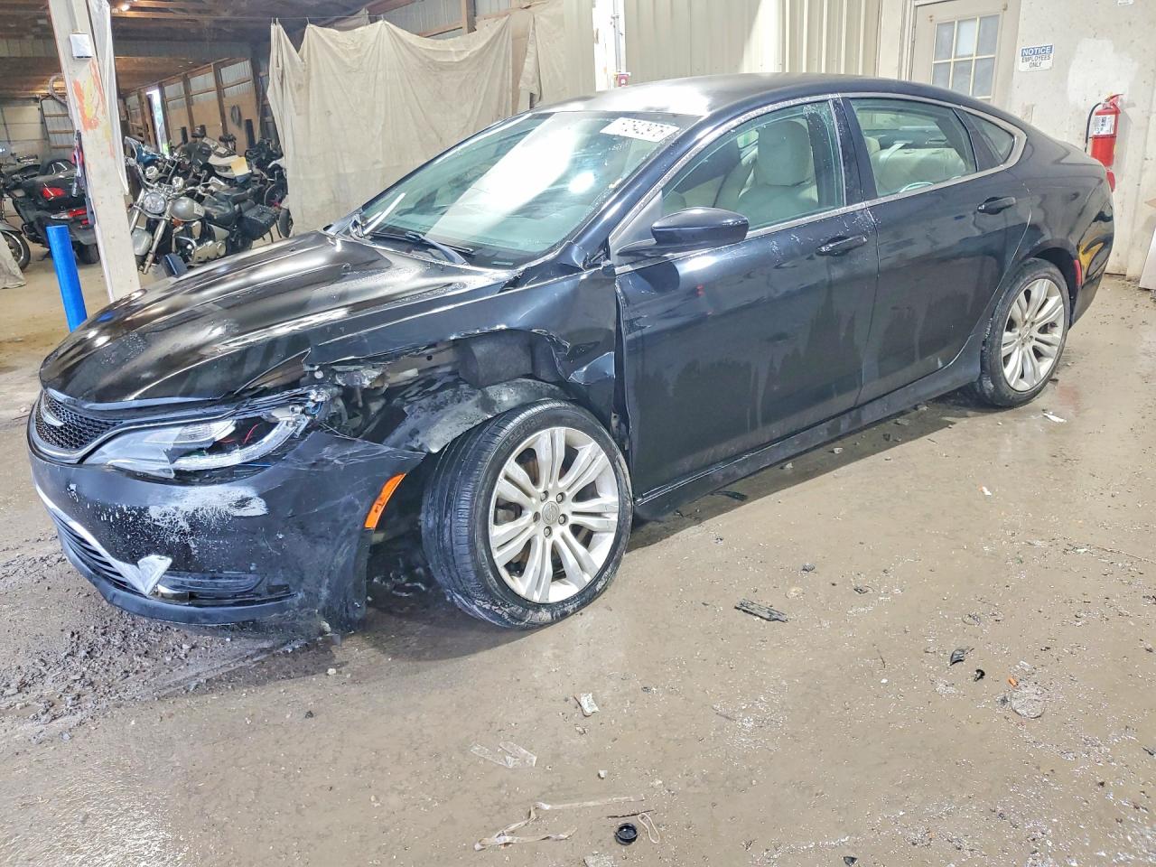 Salvage Chrysler 200 Image