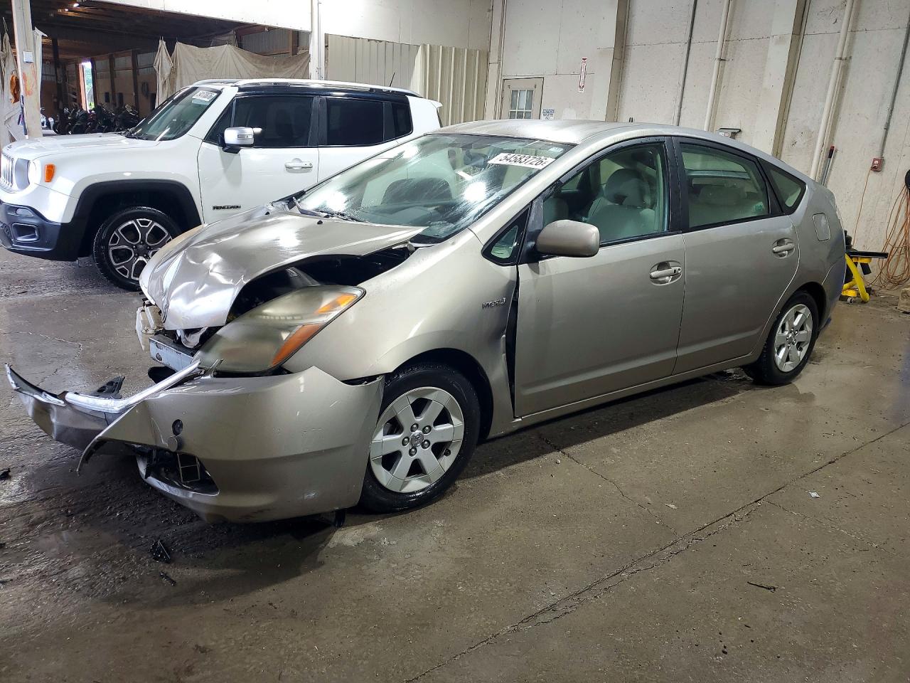 Salvage Toyota Prius Image