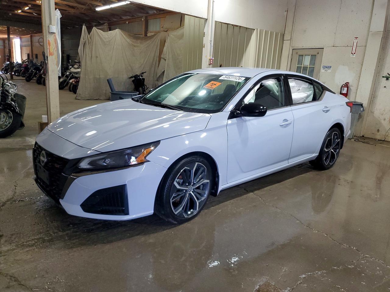 Salvage Nissan Altima Image
