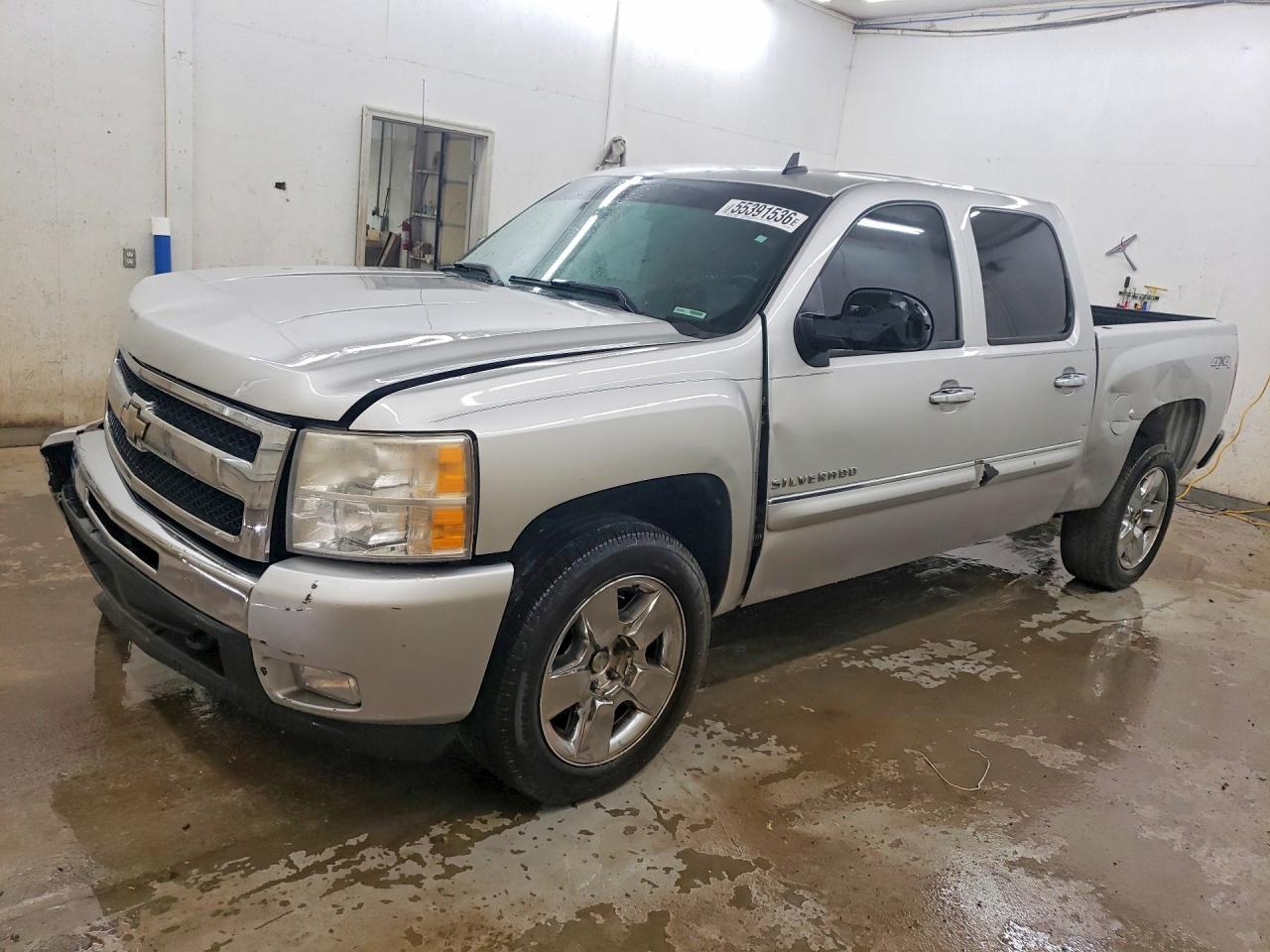 Salvage Chevrolet Silverado Image