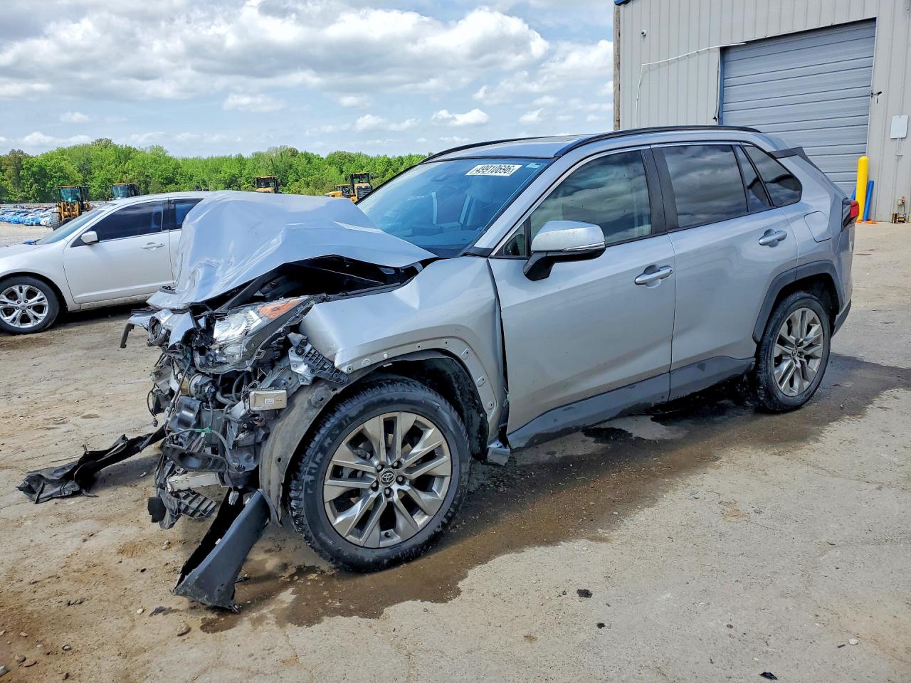 Salvage Toyota RAV4 Image