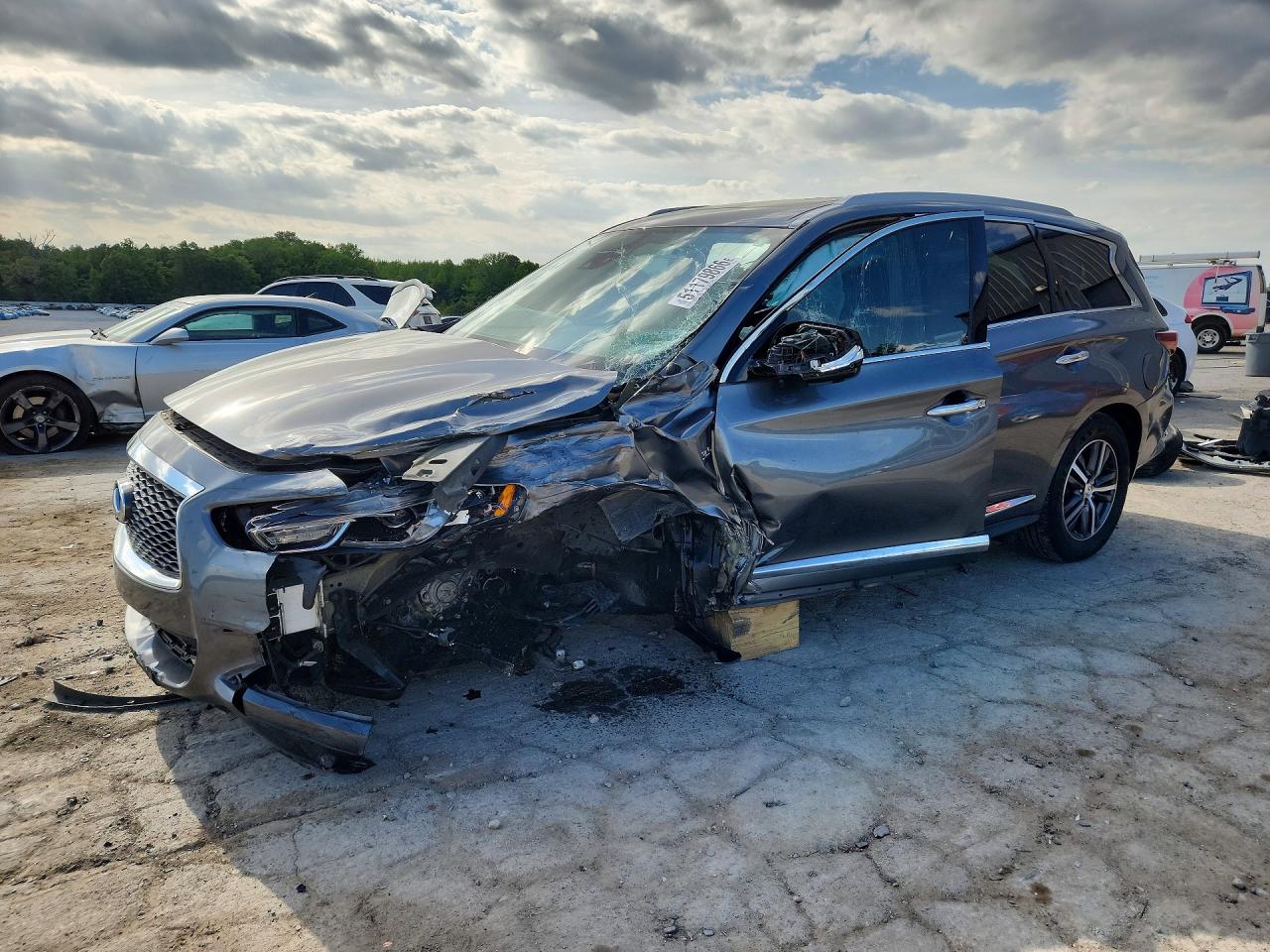 Salvage INFINITI Qx Image