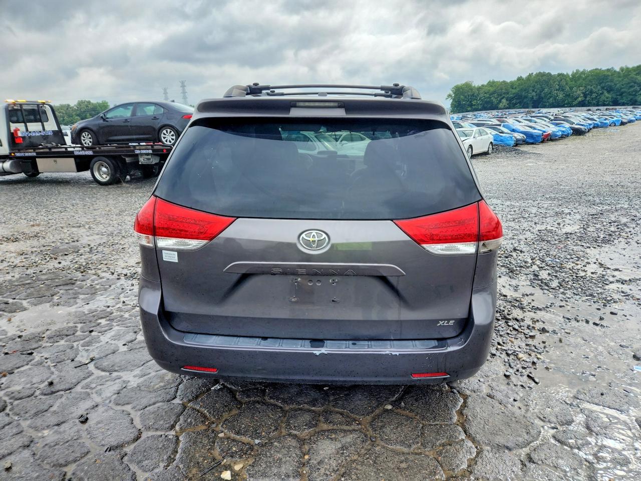 Toyota Sienna Xle 8-passenger