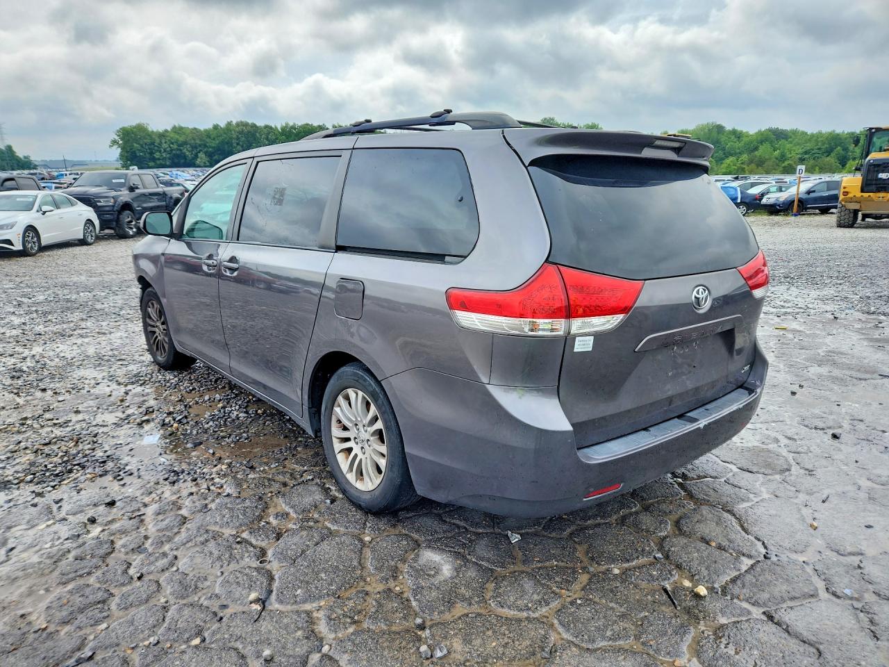 Toyota Sienna Xle 8-passenger