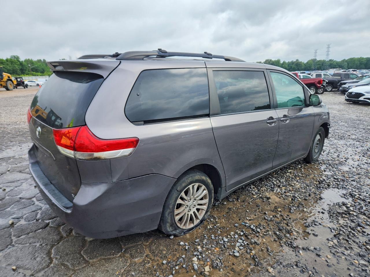 Toyota Sienna Xle 8-passenger
