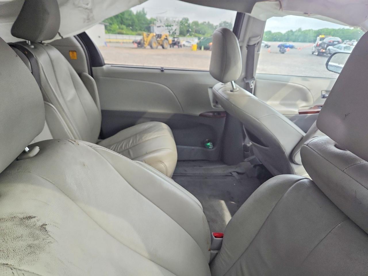 Toyota Sienna Xle 8-passenger