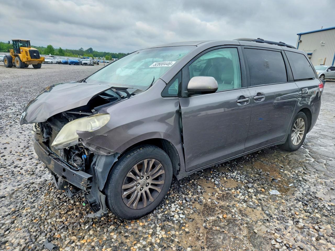 Salvage Toyota Sienna Image