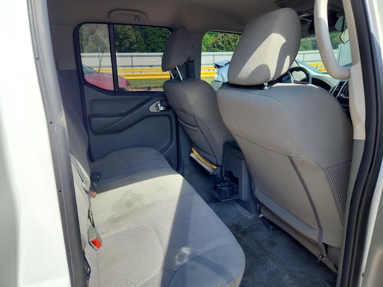Nissan Frontier Sv