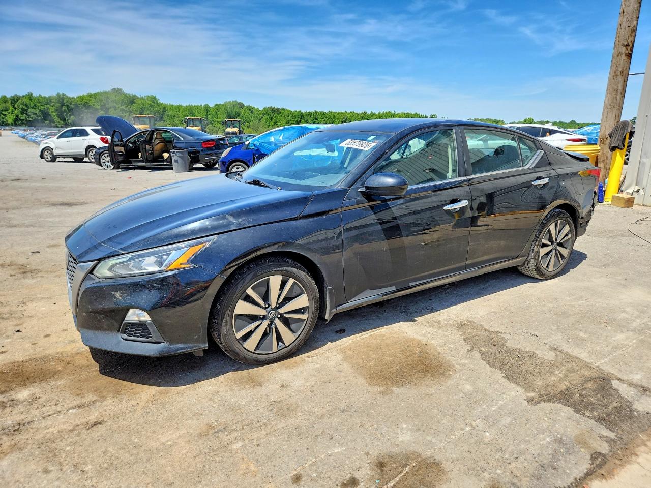 Salvage Nissan Altima Image