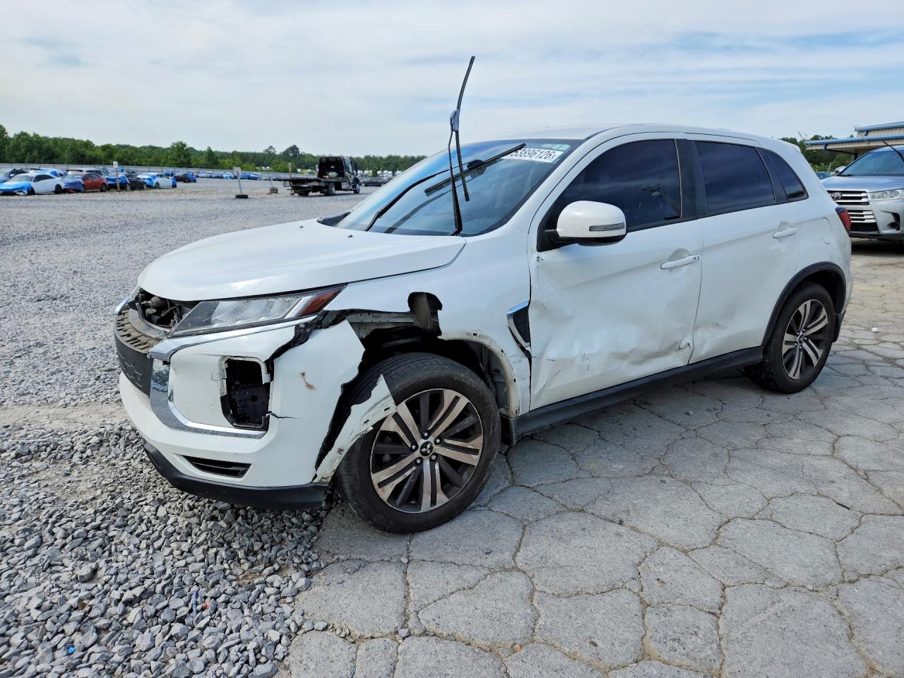 Salvage Mitsubishi Outlander Image