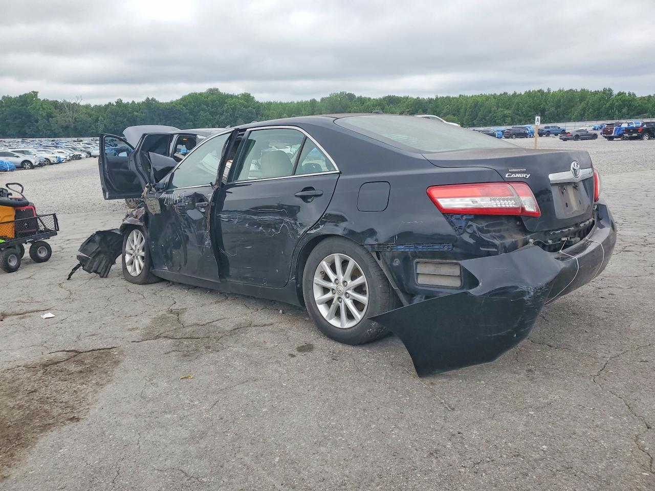 Toyota Camry Xle V6