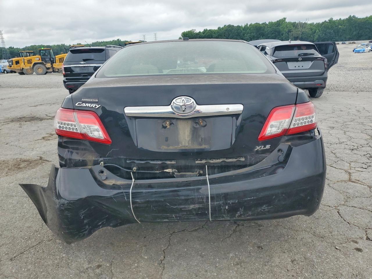 Toyota Camry Xle V6