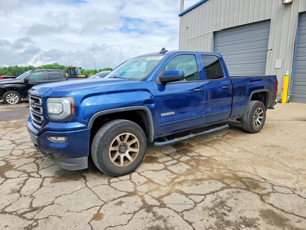 Salvage GMC Sierra Image