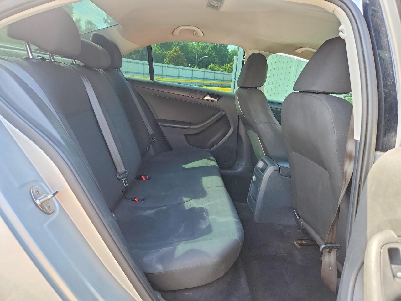 Volkswagen Jetta S