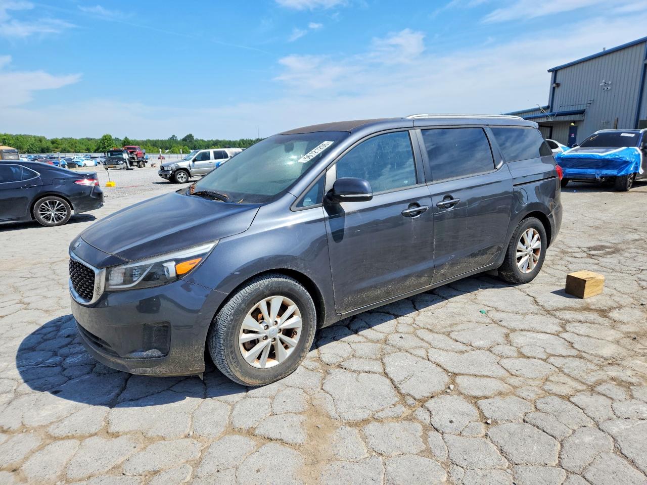 Salvage Kia Sedona Image