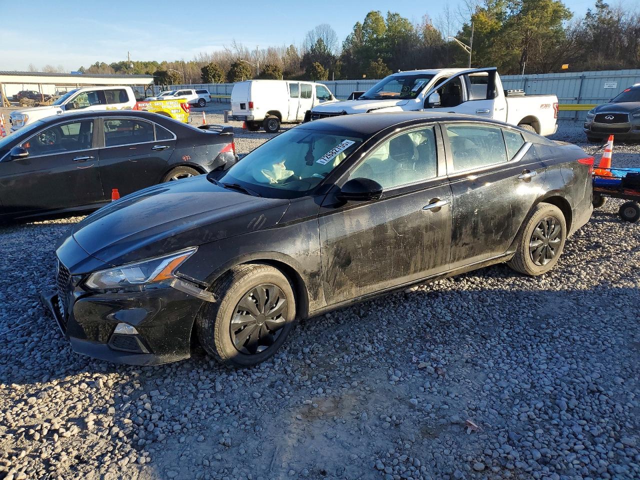 Salvage Nissan Altima Image