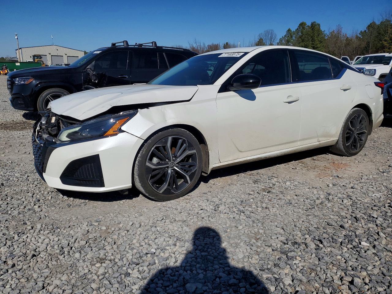 Salvage Nissan Altima Image