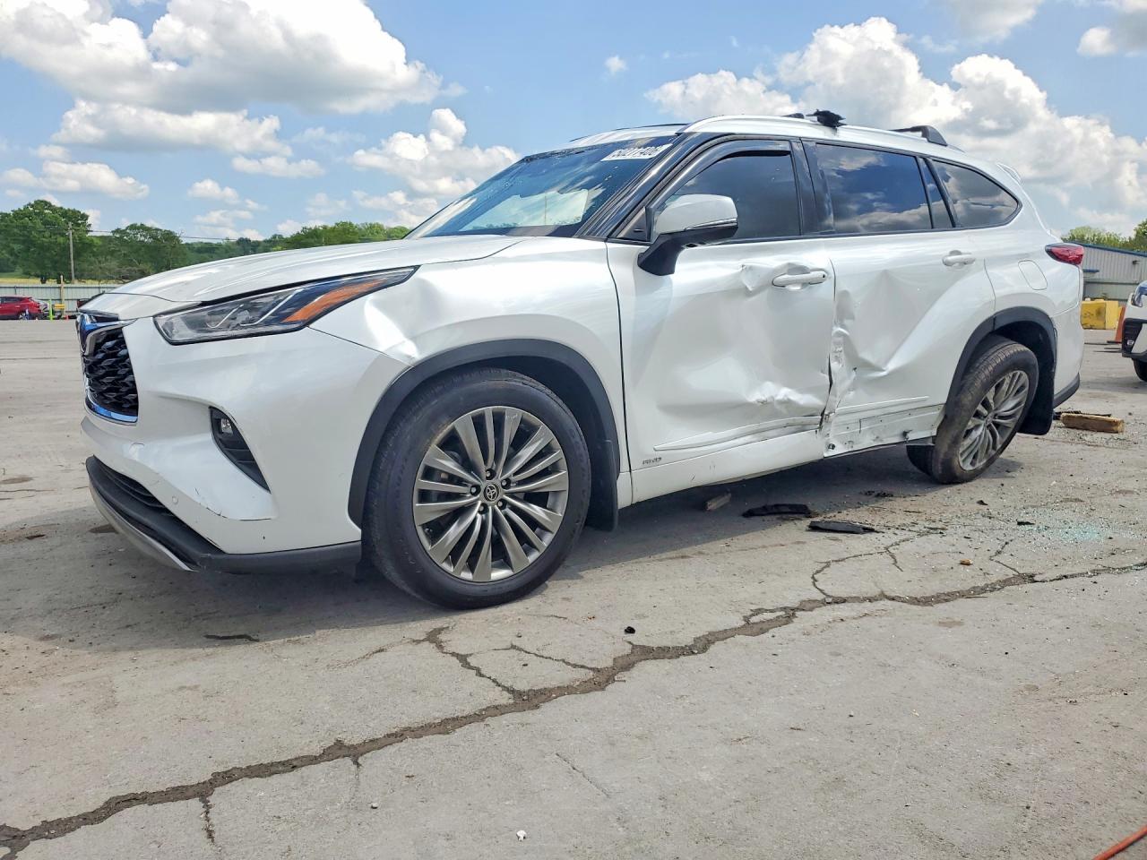 Salvage Toyota Highlander Image