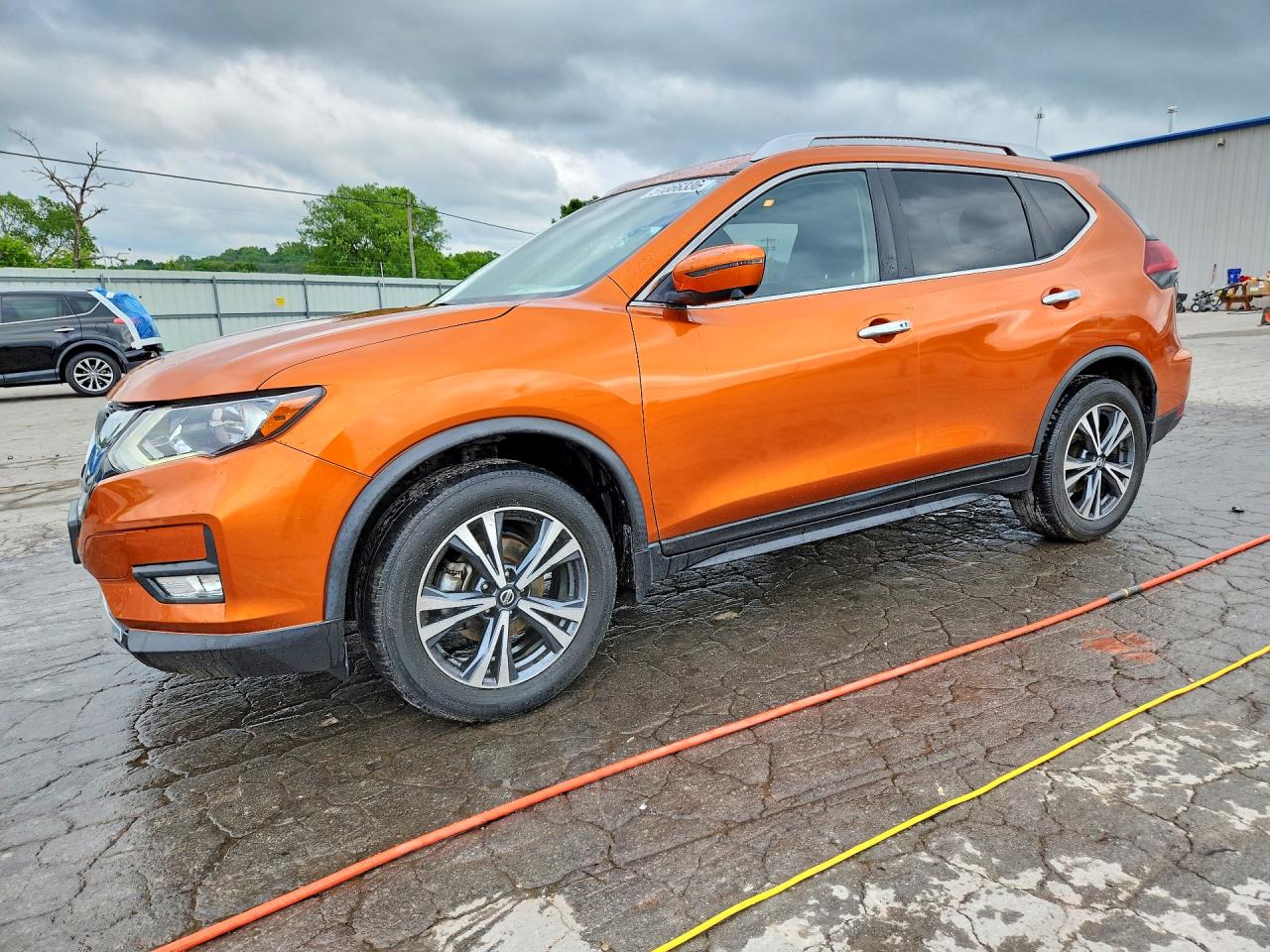 Salvage Nissan Rogue Image