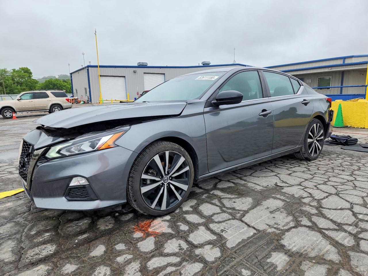 Salvage Nissan Altima Image