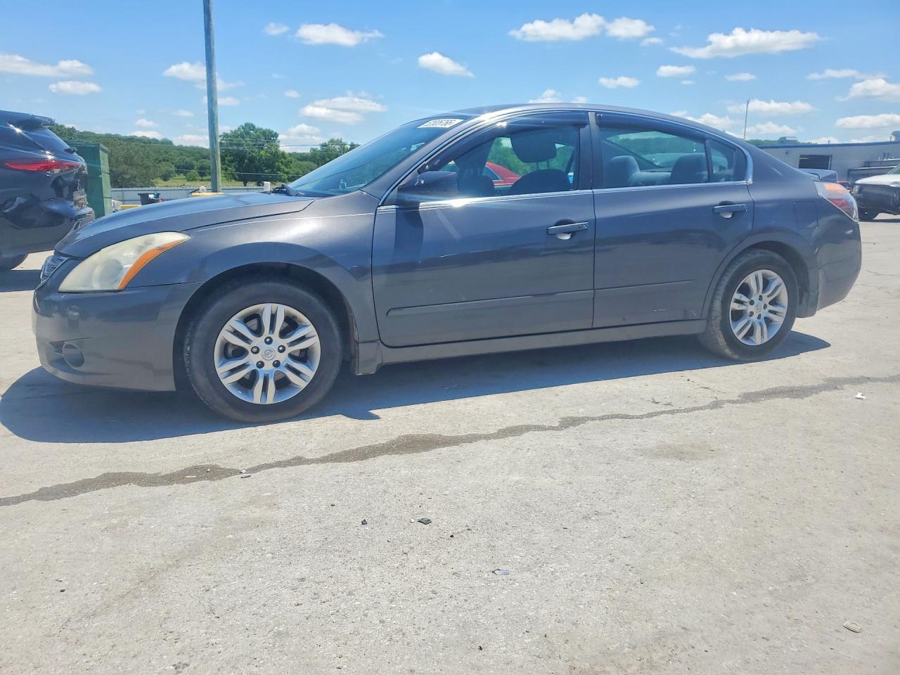 Salvage Nissan Altima Image