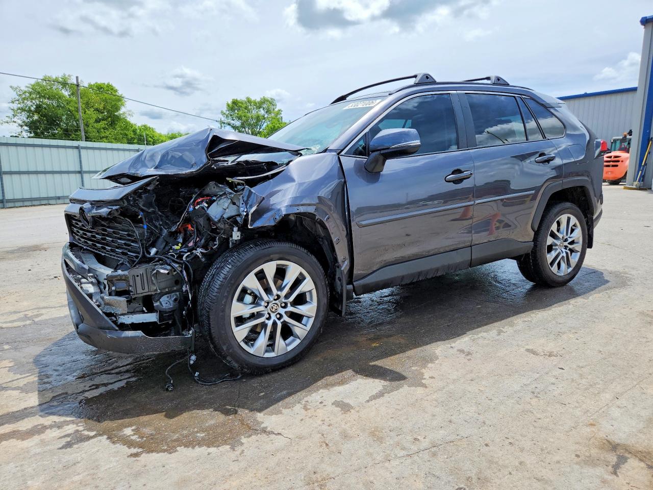 Salvage Toyota RAV4 Image
