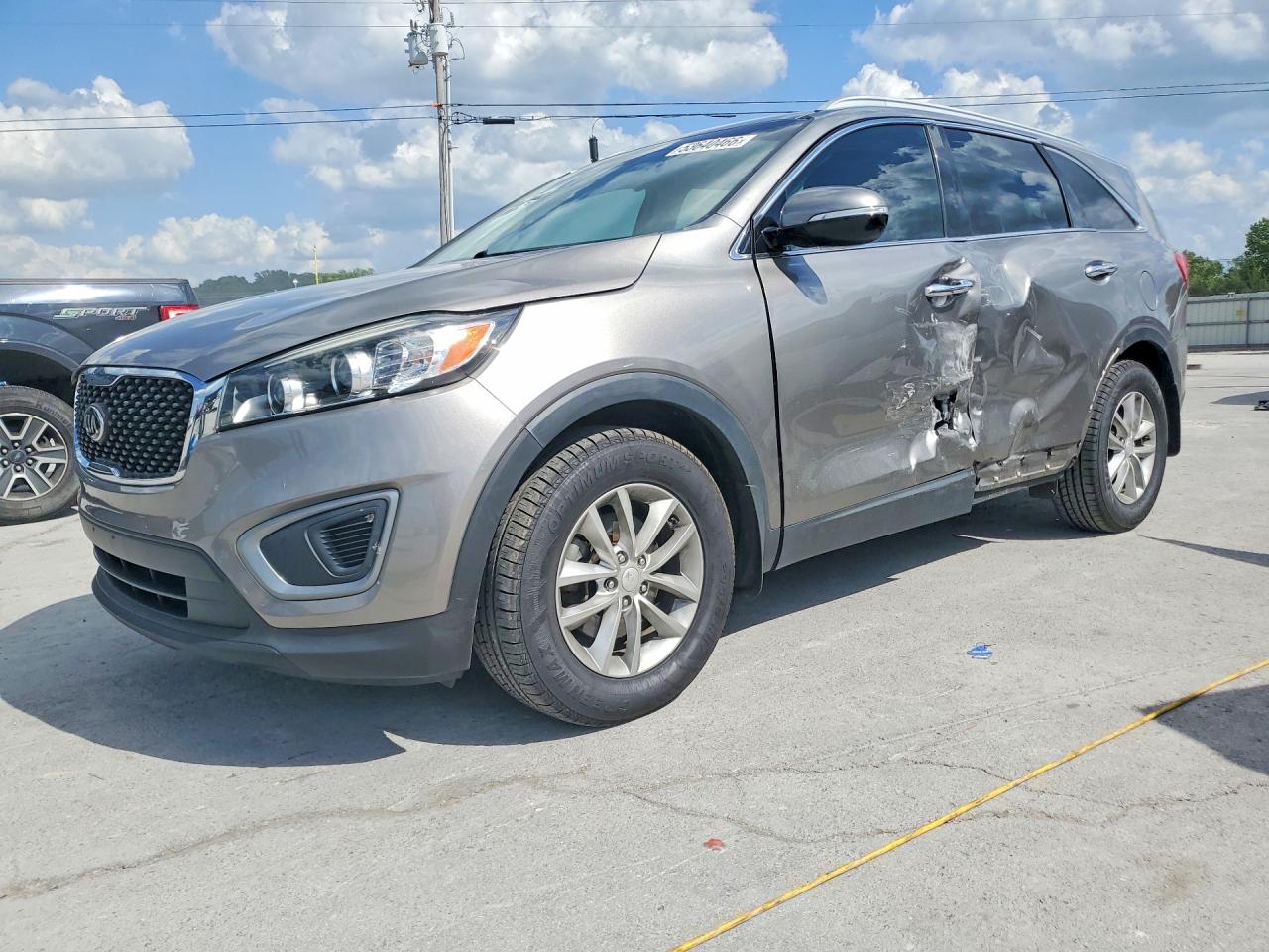Salvage Kia Sorento Image