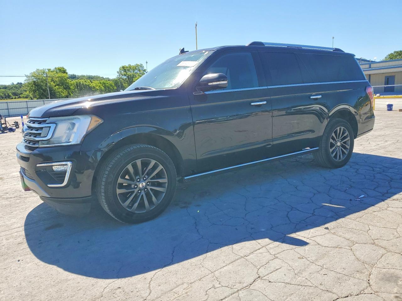 Salvage Ford Expedition Image