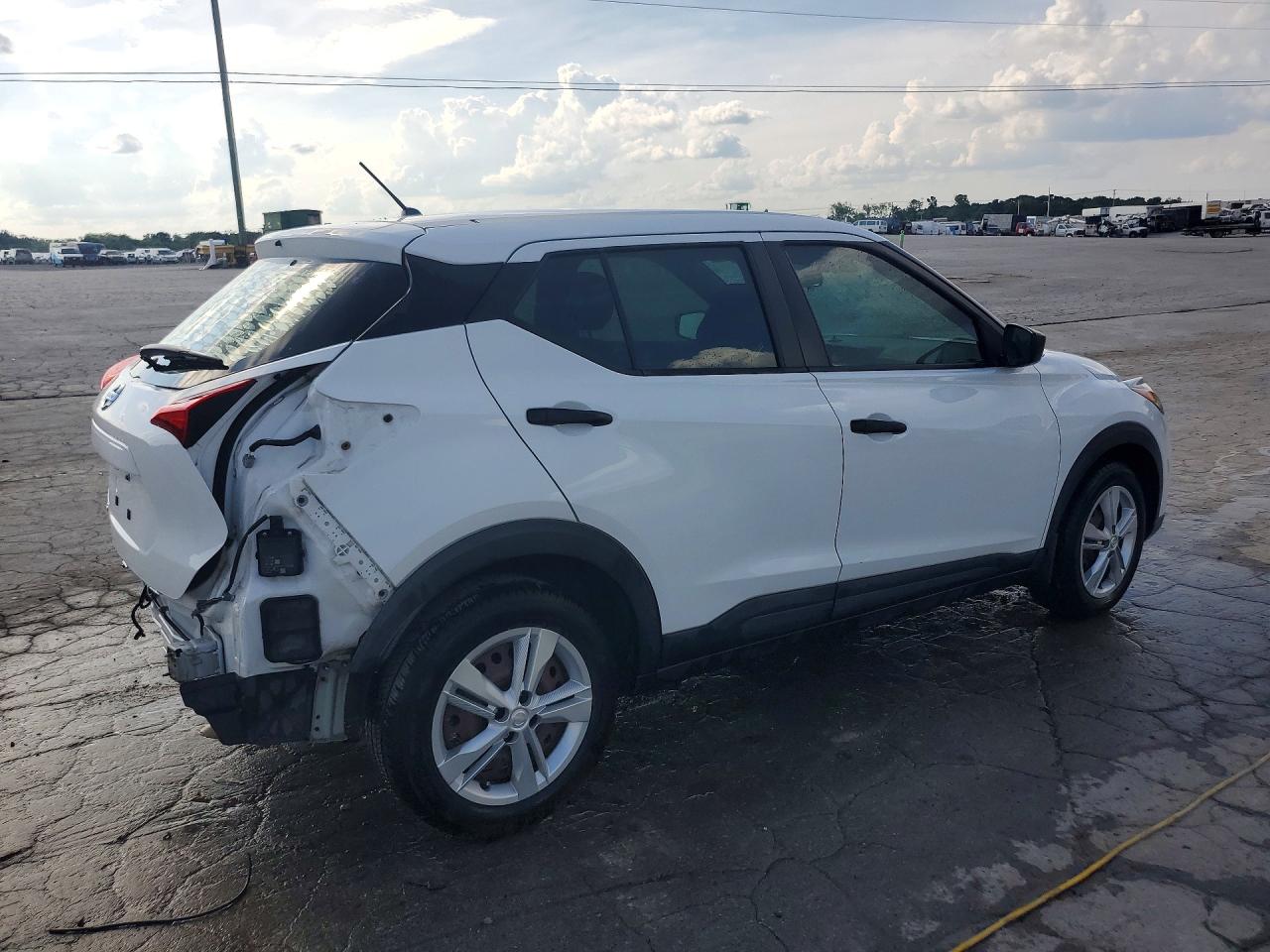Nissan Kicks S