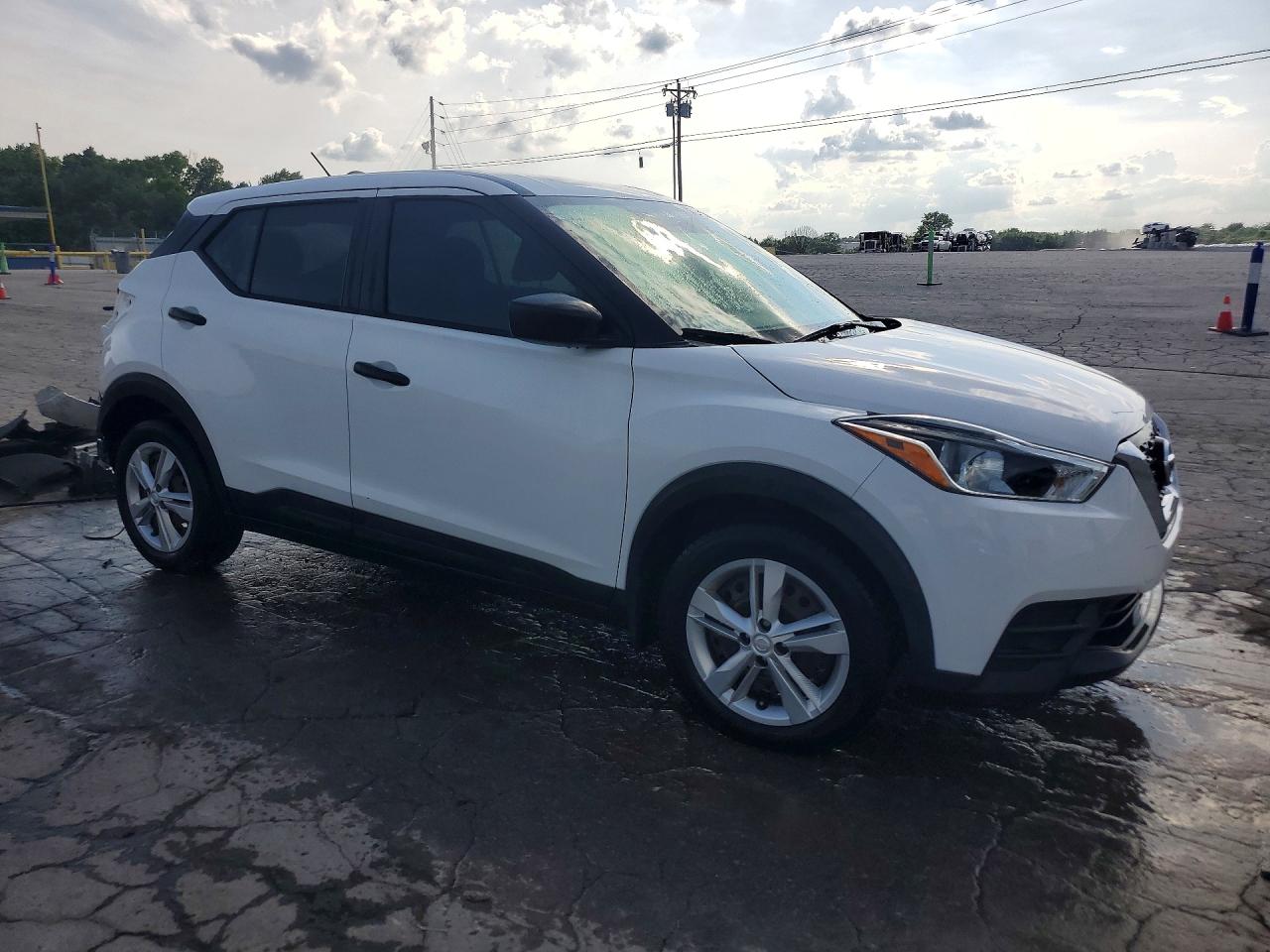 Nissan Kicks S