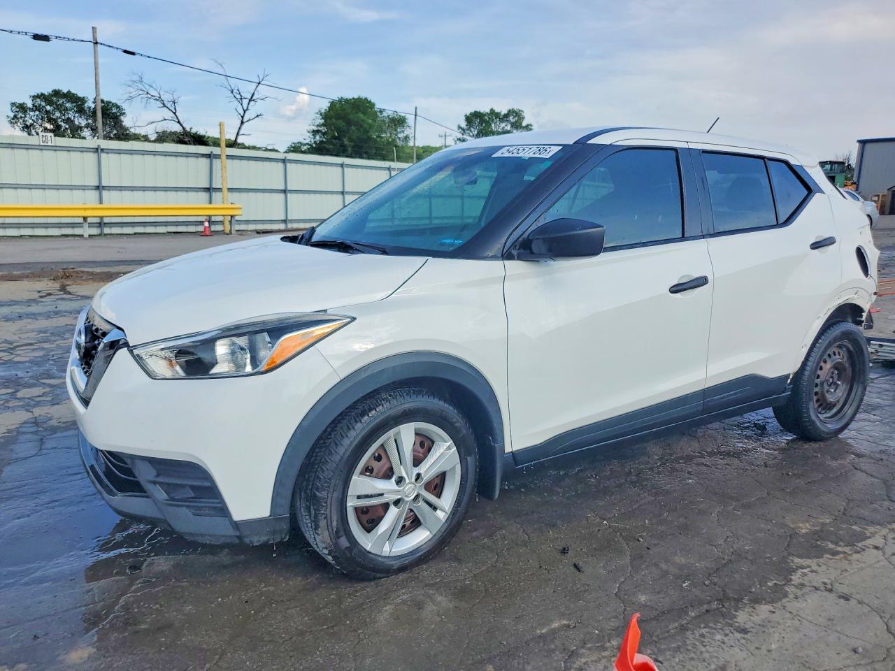 Salvage Nissan Kicks Image
