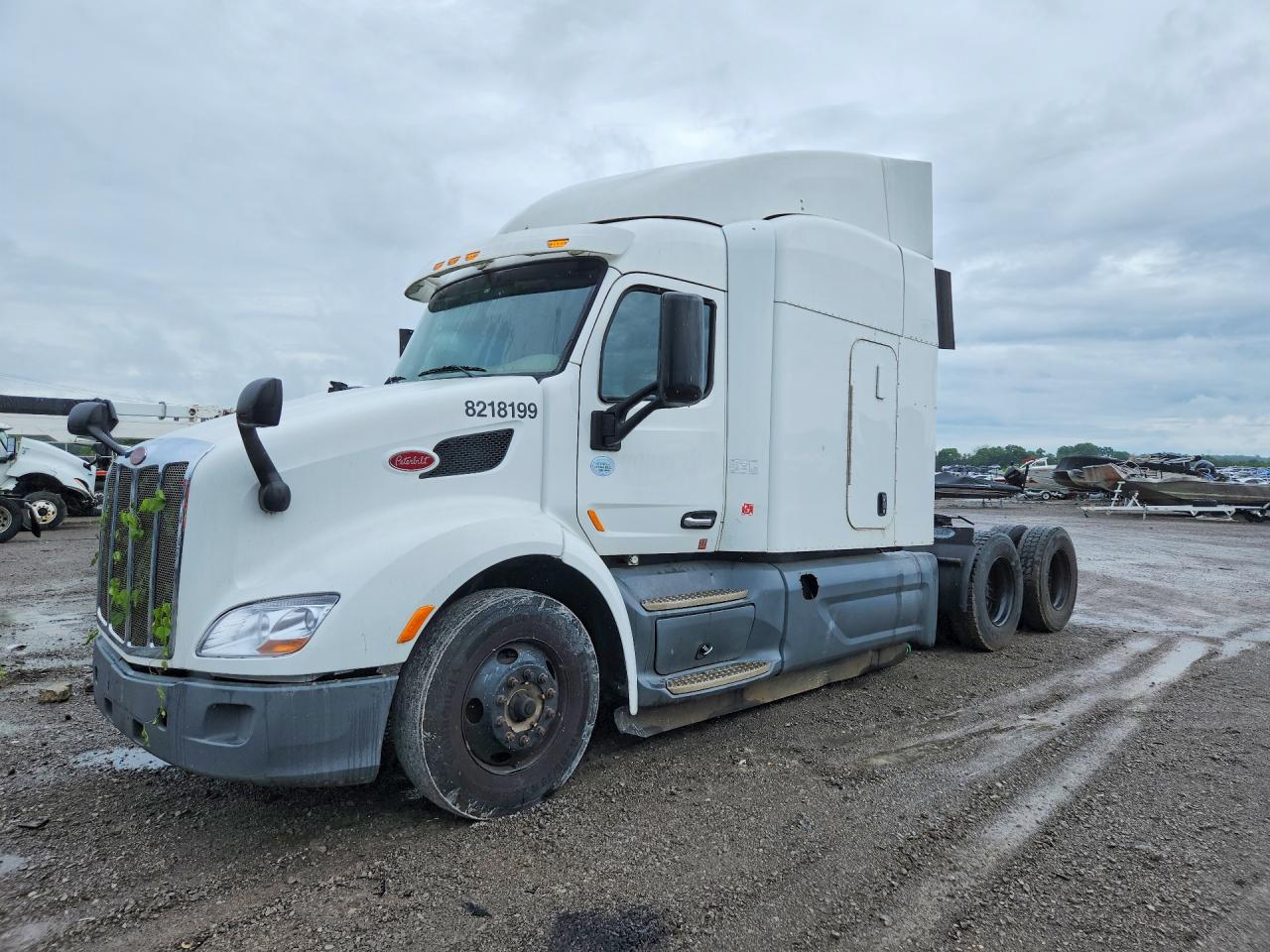 Salvage Peterbilt 579 Image
