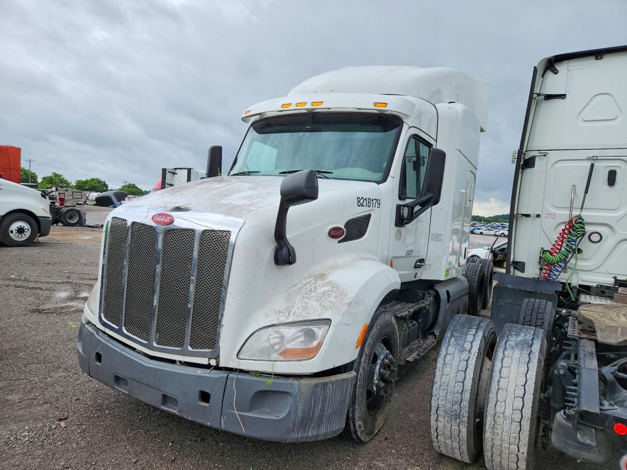 Salvage Peterbilt 579 Image