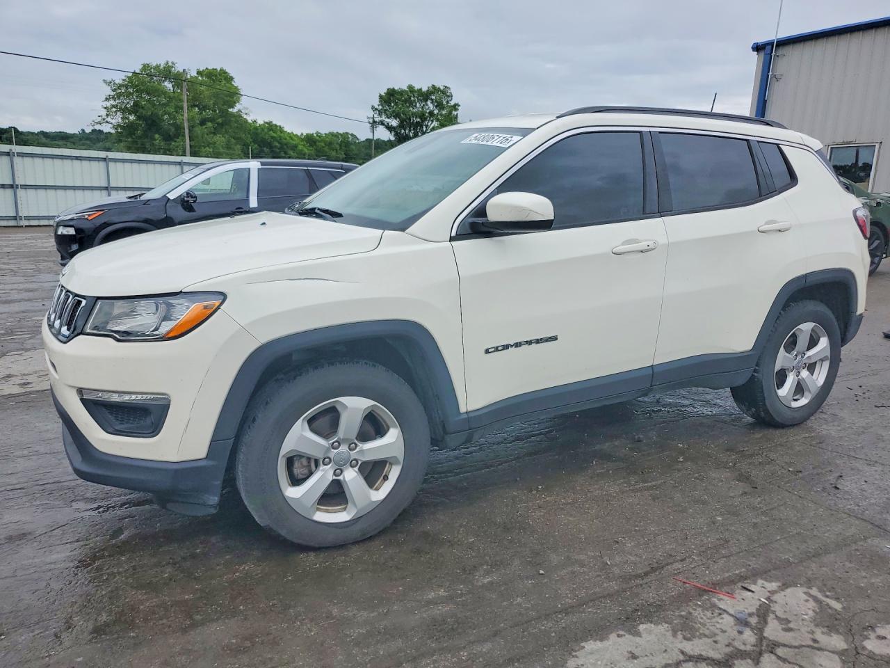 Salvage Jeep Compass Image