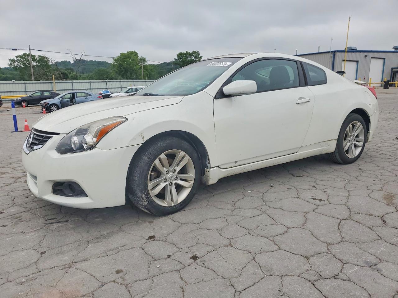 Salvage Nissan Altima Image