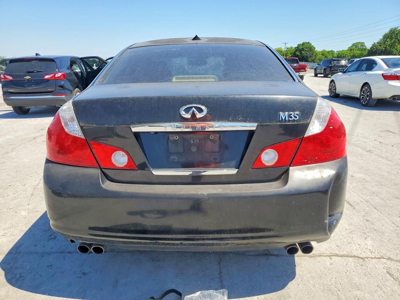 INFINITI M35 Base