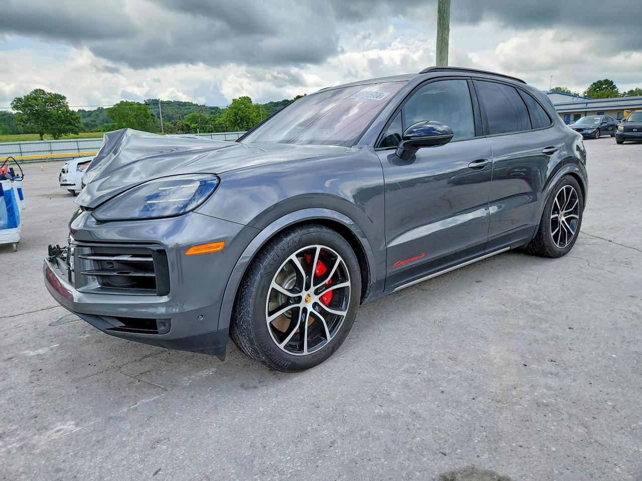Salvage Porsche Cayenne Image