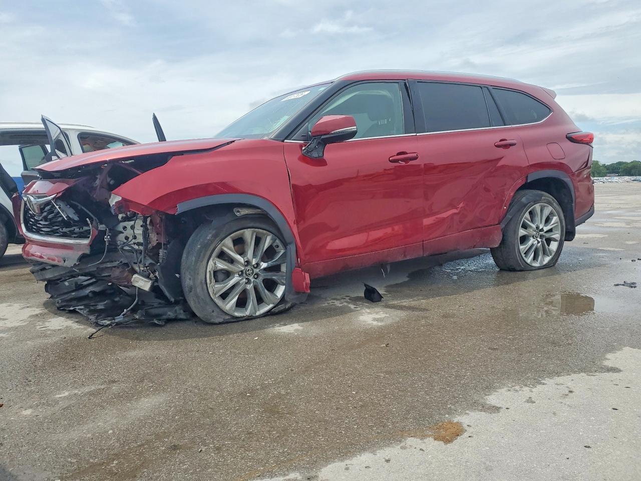 Salvage Toyota Highlander Image