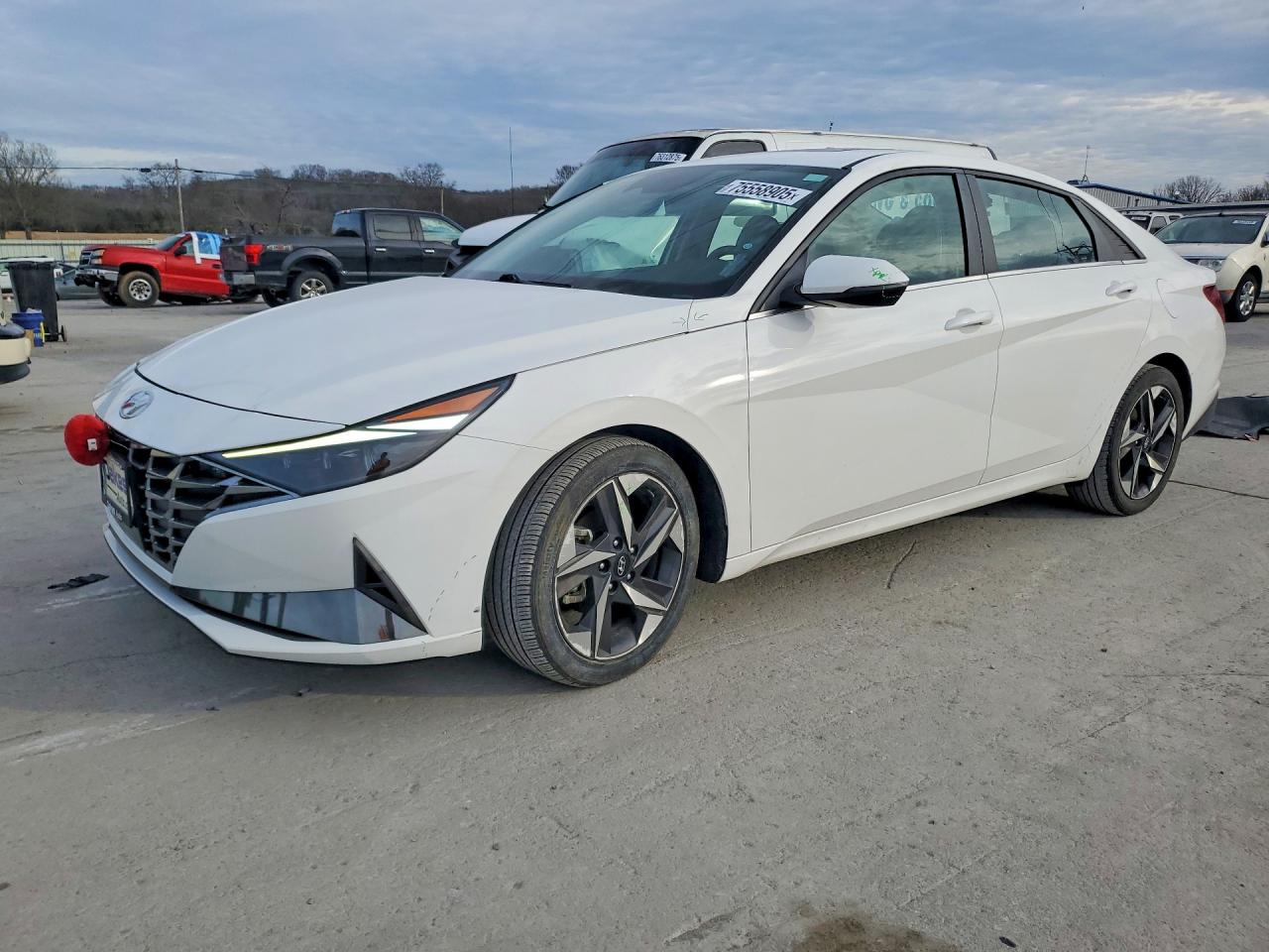 Salvage Hyundai ELANTRA Image