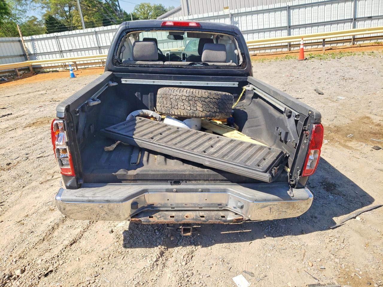 Nissan Frontier S