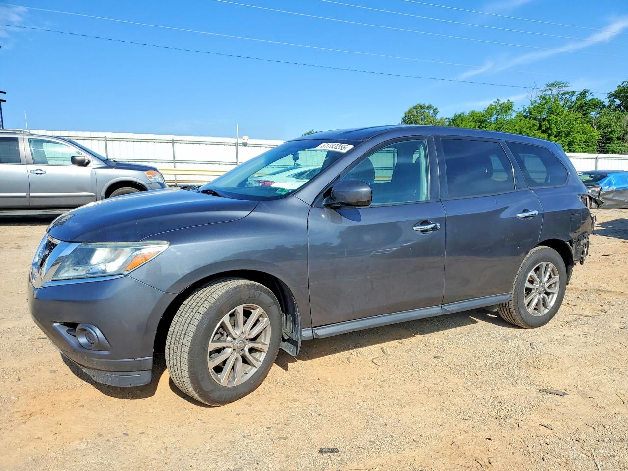 Salvage Nissan Pathfinder Image