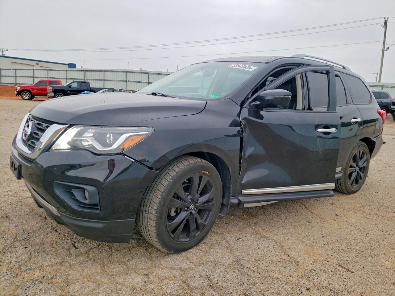 Salvage Nissan Pathfinder Image