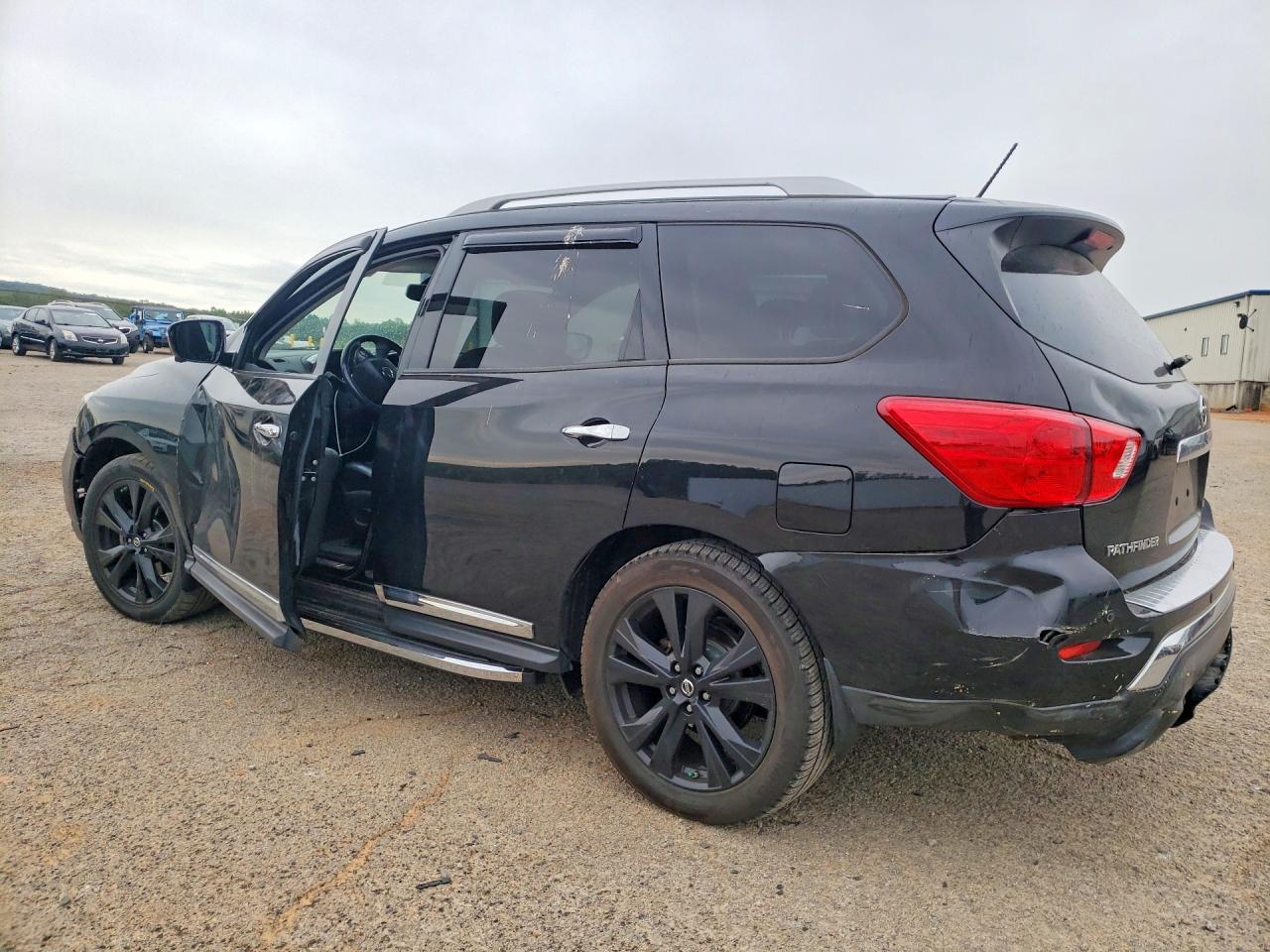 Nissan Pathfinder Platinum