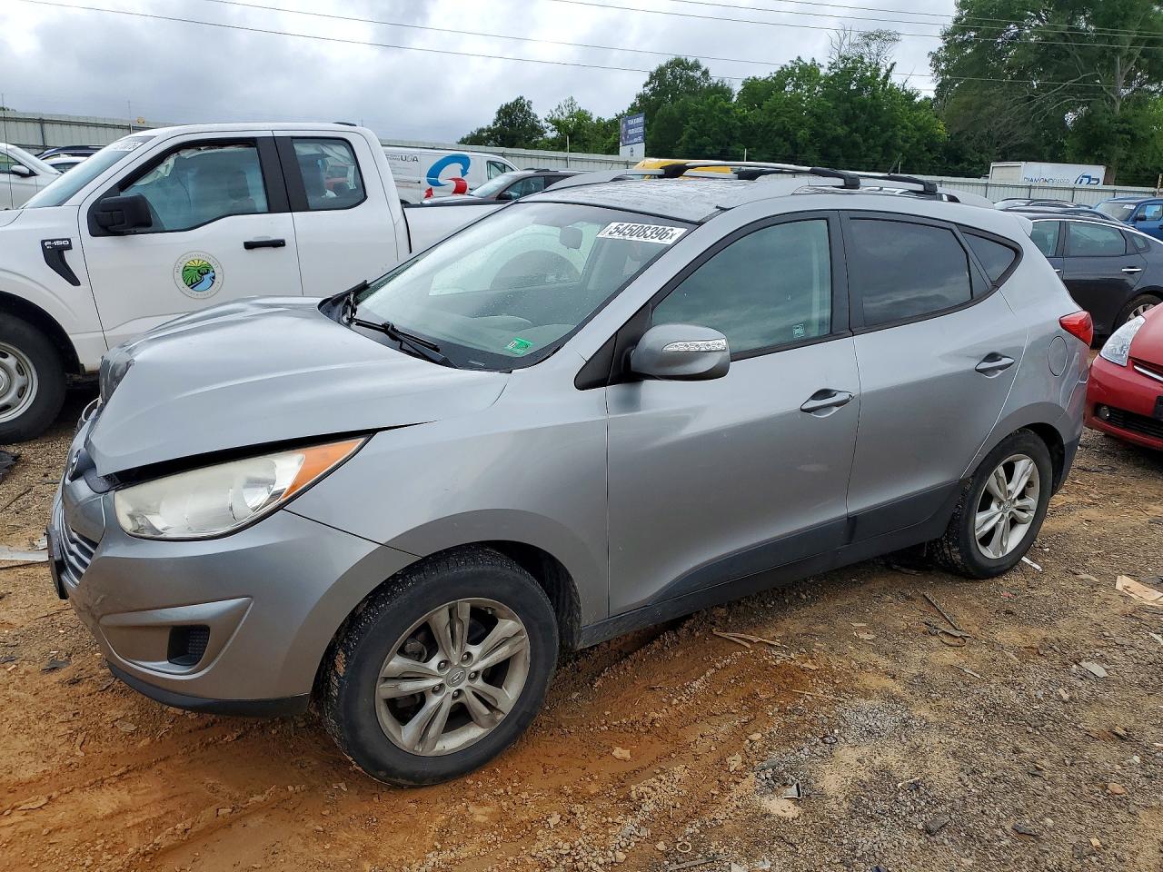 Salvage Hyundai TUCSON Image