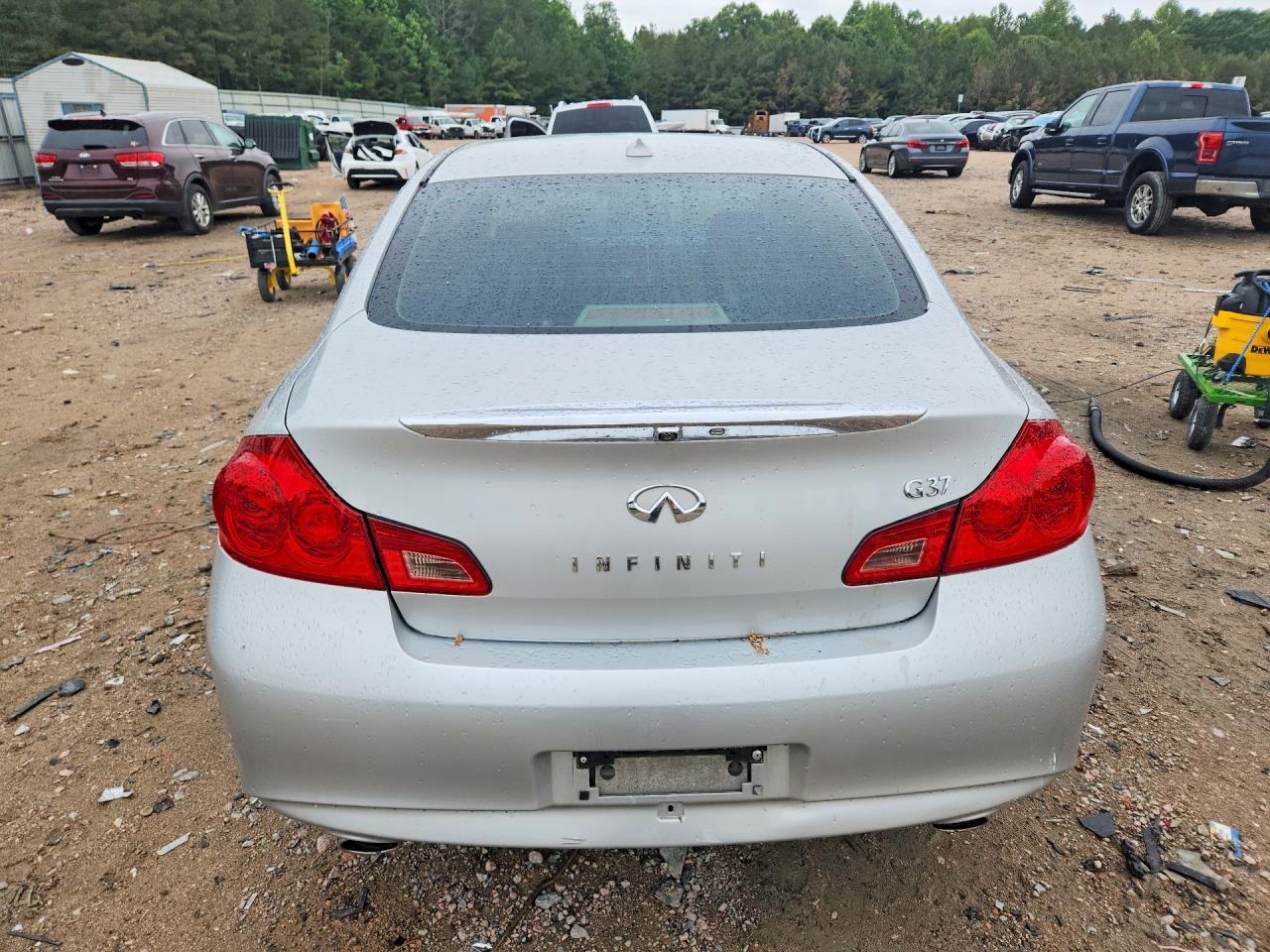 INFINITI G37 Journey