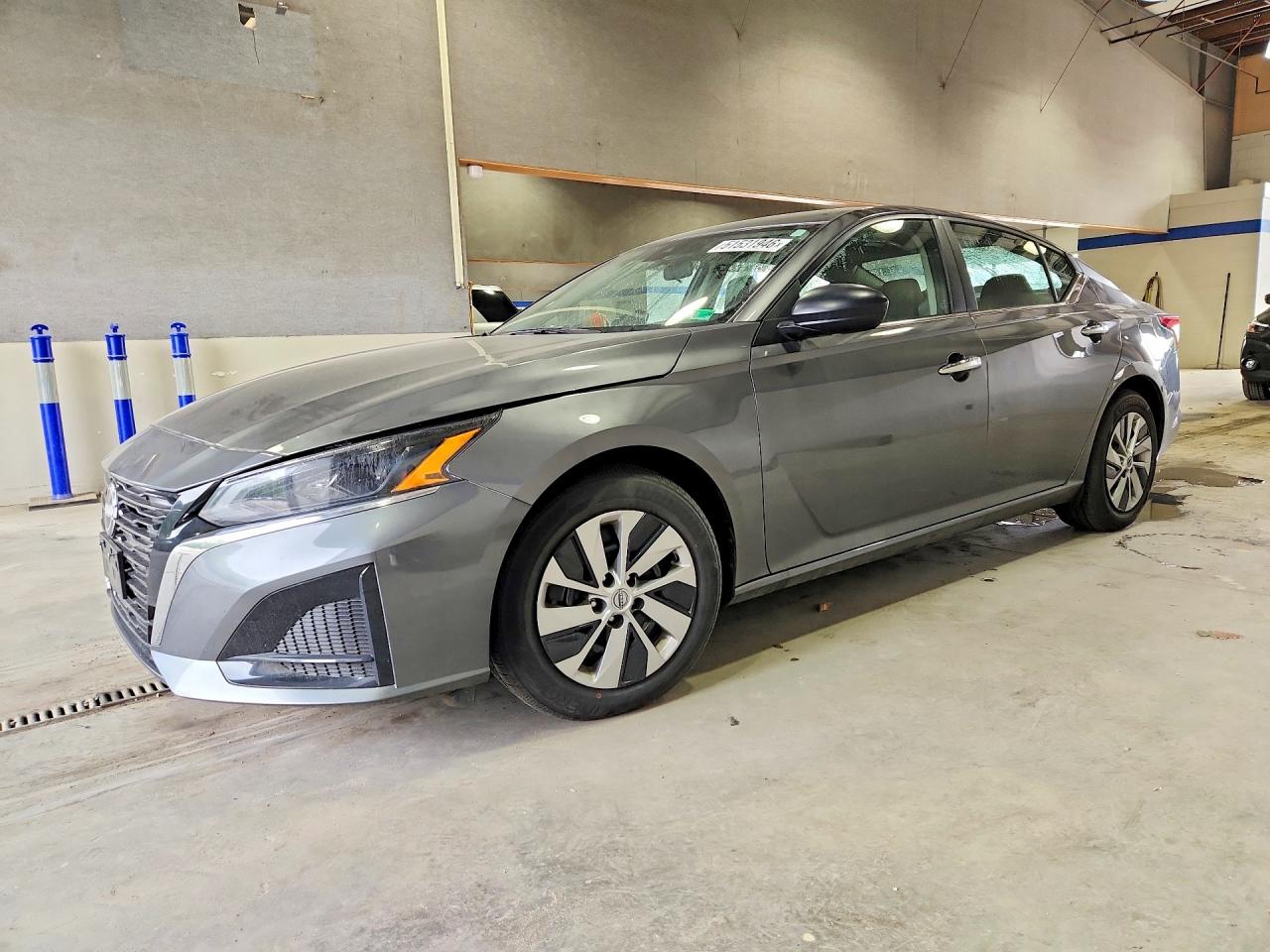 Salvage Nissan Altima Image