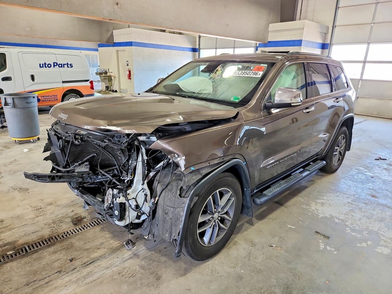 Salvage Jeep Grand Cherokee Image